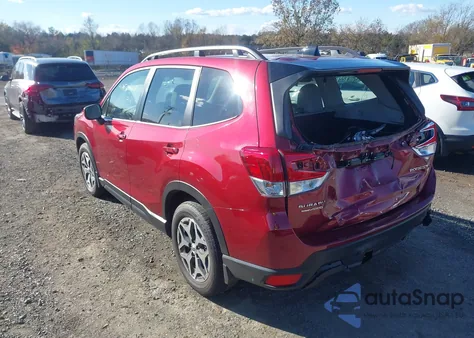 2024 Subaru Forester Premium z USA, uszkodzony, nr VIN JF2SKADC8RH433143